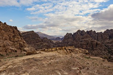 Ürdün çölündeki Rocky kumtaşı dağları Petra antik kasabası, Ürdün yakınlarındaki