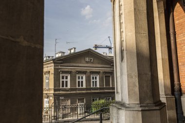 Krakow, Polonya - Ağustos 2019: Polonya 'nın Krakow kentindeki Yahudi Mahallesi' nde eski tarihi ev