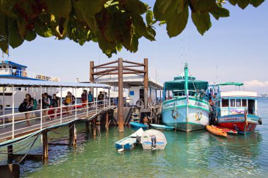 Koh Tao, Tayland - Nisan 2019: Koh Tao feribot iskelesi Koh Tao, Tayland
