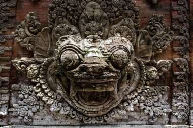 Ubud Sarayı, Bali, Endonezya 'da iblis yüzü oymacılığı