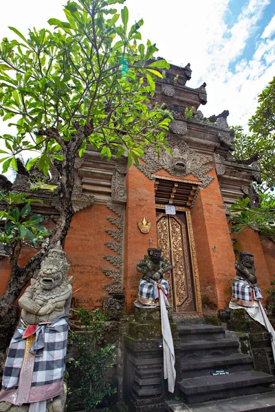 Ubud Bali Μάρτιος 2020 Παραδοσιακή Αρχιτεκτονική Του Μπαλί Λεπτομέρειες Είσοδος — Φωτογραφία Αρχείου