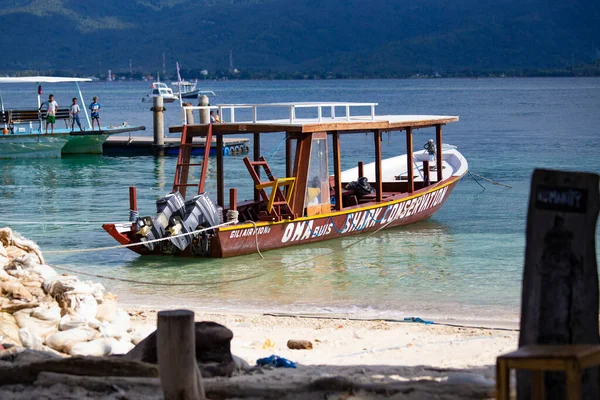 Gili Indonésia Fevereiro 2020 Barco Pesca Praia Bela Ilha Gili — Fotografia de Stock