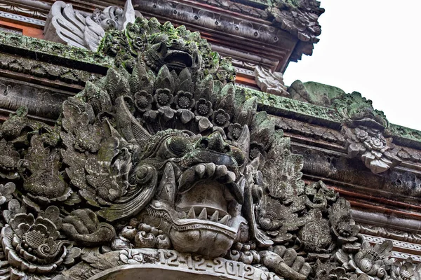 Démon Tvář Kámen Vyřezávání Ubud Palace Bali Indonésie — Stock fotografie
