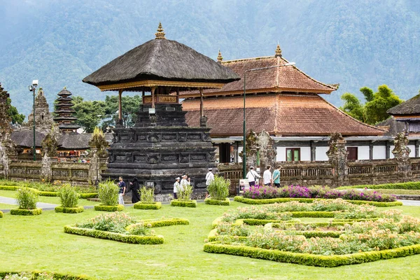 Traditional Balinese Pagoda Beratan Water Temple Cloudy Day Bali Indonesia — Foto de Stock