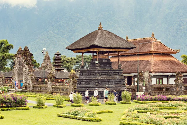 Traditional Balinese Pagoda Beratan Water Temple Cloudy Day Bali Indonesia — Foto de Stock