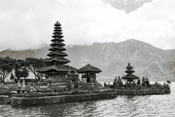 Traditional Balinese Pagoda Beratan Water Temple Cloudy Day Bali Indonesia — Stok fotoğraf