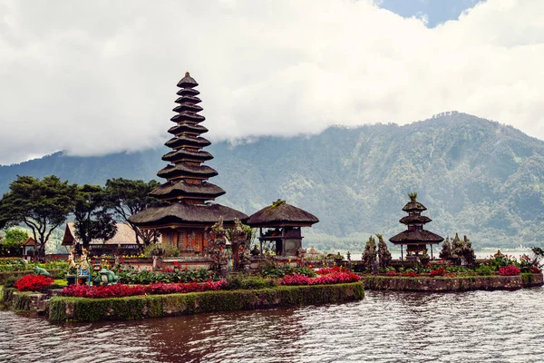 Traditional Balinese Pagoda Beratan Water Temple Cloudy Day Bali Indonesia — Stock Photo, Image