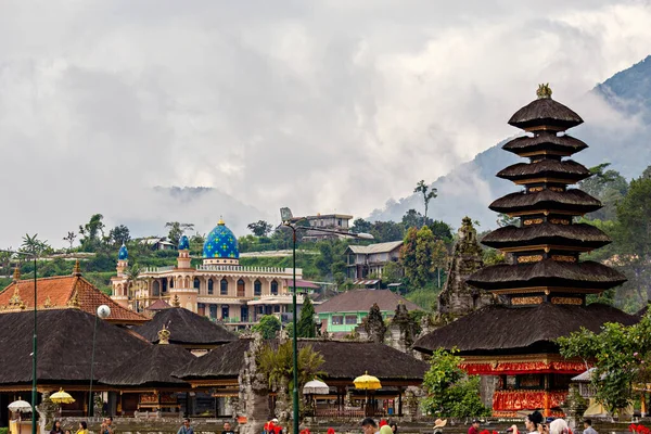 Traditional Balinese Pagoda Beratan Water Temple Cloudy Day Bali Indonesia — Stock Fotó