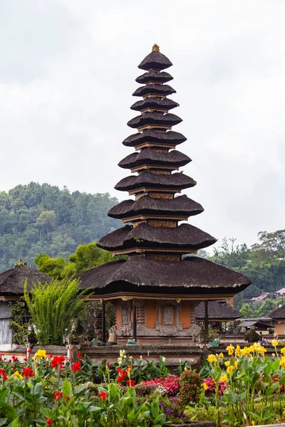 Traditional Balinese Pagoda Beratan Water Temple Cloudy Day Bali Indonesia — Foto de Stock