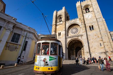 LISBON, PORTUGAL - Haziran 2019: Lizbon Katedrali (Se de Lisboa), Portekiz