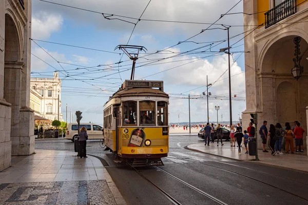 Lisbon Portugal Haziran 2019 Lizbon Portekiz Caddesinde Akan Tarihi Tramvay — Stok fotoğraf