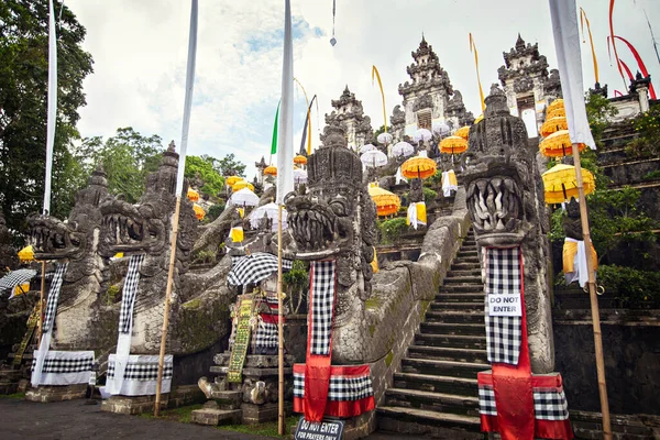 Bali Indonesia Marzo 2020 Escaleras Piedra Templo Lempuyang Las Puertas — Foto de Stock