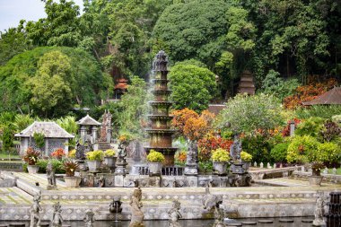 BALI, INDONEZYA - Mart 2020: Taman Tirta Gangga Kutsal Su Tapınağı manzarası Bali, Endonezya