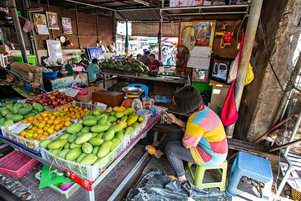 Maeklong Mercato Ferroviario Tradizionale Mercato Thailandese Zona Bangkok Thailandia — Foto Stock