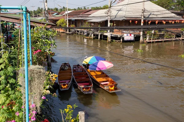 Personas Que Venden Alimentos Verduras Damnoen Saduak Floating Market Muy — Foto de Stock