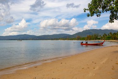 Akşamları sakin deniz manzarası.