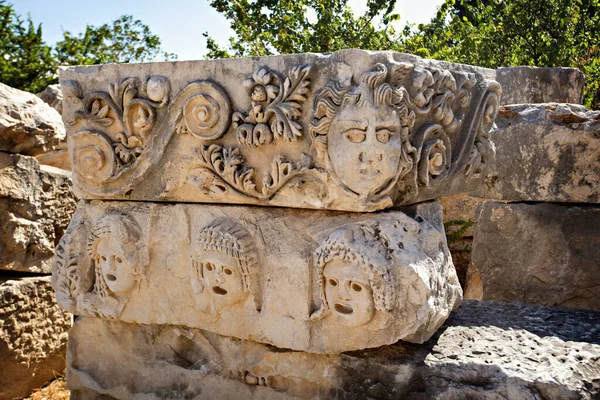 Starověké Řecké Zříceniny Krásné Vytesané Kameny — Stock fotografie