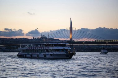 Türkiye 'nin Galata Köprüsü' nden İstanbul Sultanahmet bölgesinin gün batımı manzarası