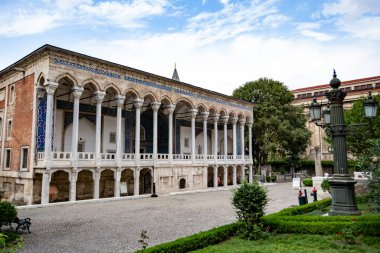 İSTANBUL, TURKEY - Eylül 2020: İstanbul Arkeoloji Müzesine Giriş, Sultanahmet alanı, Türkiye