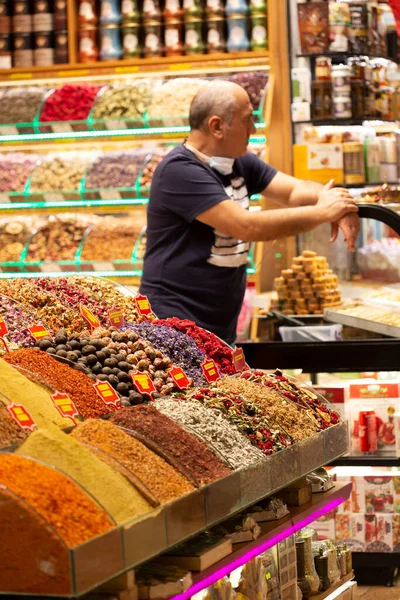 Istanbul Turkey Září 2020 Egyptský Bazar Spoustou Koření Suchého Ovoce — Stock fotografie