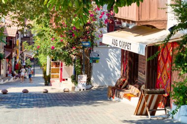 Kas kasabası tarihi merkezi, dar sokak ve eski evler, Kas, Türkiye