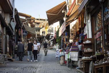 Eski Ankara kenti, tarihi evler ve sokaklardaki insanlar, Ankara, Türkiye