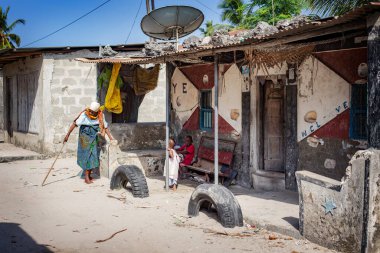 Nungwi köyü, fakir evi ve sokaktaki insanlar, Zanzibar, Tanzanya