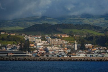 Azores Portekiz 'deki Faial Adası' ndaki Horta Körfezi manzarası