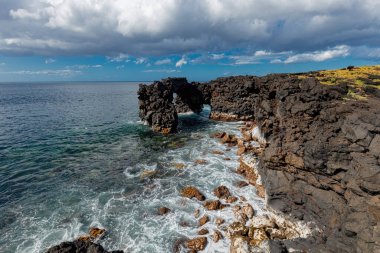 Portekiz 'in Azores adalarındaki uçurumdan dalgalı Atlantik Okyanusu' nun nefes kesici manzarası