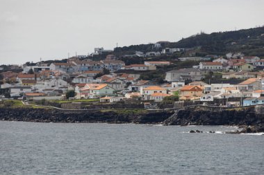 Angra do Heroismo adlı kıyı kasabasının Terceira adası Azores Portugal 'deki hava manzarası.