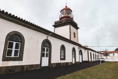 AZORES, PORTUGAL - 15 Nisan 2024: Ponta das Lajes Deniz Feneri, Flores Adası, Azores, Portekiz