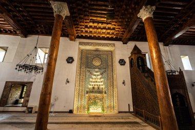 Türkiye 'nin eski Ankara kentindeki 13. yüzyıl Aslanhane Camii' nin içinde yer alan ve Seljuk tarzı fayanslı mihrab ile tanınan
