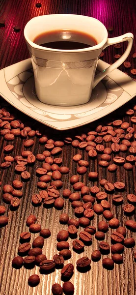 Kahve fincanı, kızarmış kahve çekirdeği..