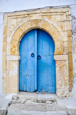 Sidi Bou Said, Tunus 'ta geleneksel boyanmış kapı.