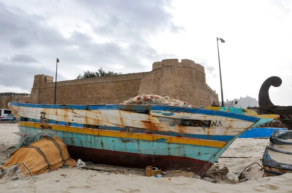 Hammamet Tunus Şubat 2009 Tunuslu Balıkçı Tekneleri Geleneksel Renkleriyle Sahilde — Stok fotoğraf