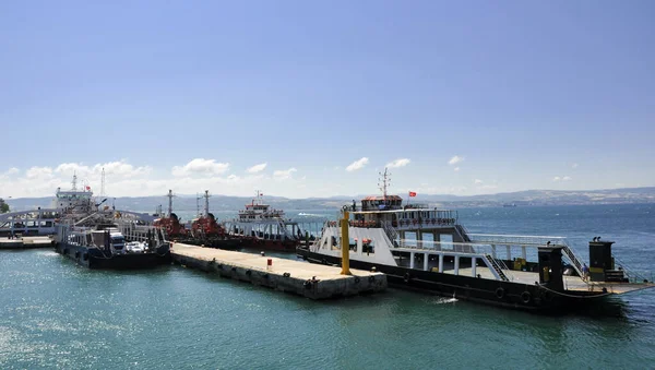 Canakkale Turquía Junio 2014 Transbordador Coches Los Dardanelos — Foto de Stock