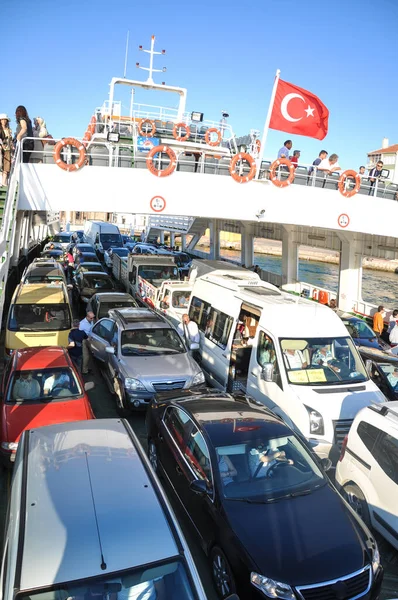 Canakkale Turquia Junho 2014 Balsa Carro Dardanelos — Fotografia de Stock
