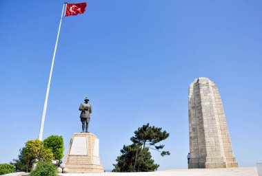Çanakkale, Türkiye - 24 Haziran 2011: Birinci Dünya Savaşı anıtı Gelibolu 'da Atatürk Heykeli.