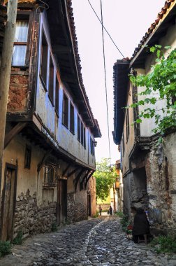 Bursa, Türkiye - 25 Haziran 2011: Uludağ Dağı eteğinde eski evleri olan 700 yaşındaki Osmanlı köyü. Cumalikizik, Bursa.