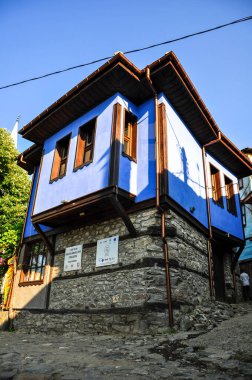 Bursa, Türkiye - 25 Haziran 2011: Uludağ Dağı eteğinde eski evleri olan 700 yaşındaki Osmanlı köyü. Cumalikizik, Bursa.