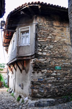 Bursa, Türkiye - 25 Haziran 2011: Uludağ Dağı eteğinde eski evleri olan 700 yaşındaki Osmanlı köyü. Cumalikizik, Bursa.