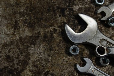 reloj elegante con fondo Negro ayık piedras 