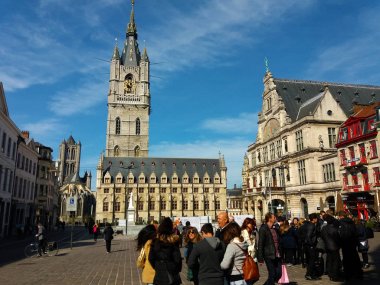Gent, Belçika- 03.25.2017 Gent'in eski şehir merkezinde turistler.