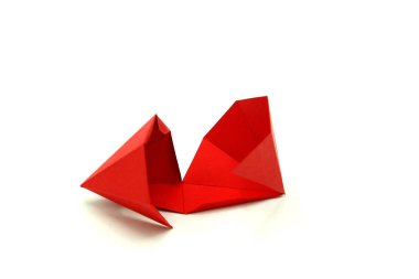 Geometrik şekil kağıttan kesilmiş ve beyaz arka plan üzerinde fotoğraflandı. Altıgen Dipyramid geometri ağı. 3 boyutlu bir şekil veya katı bir şekil oluşturmak için katlanabilir 2 boyutlu şekil.