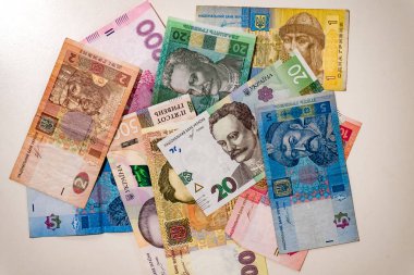 Ukraynaca beyaz arkaplanda Hryvna notaları