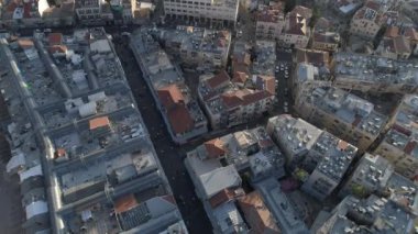 Şabat günü Kudüs 'te bir markette terk edilmiş bir ana cadde.