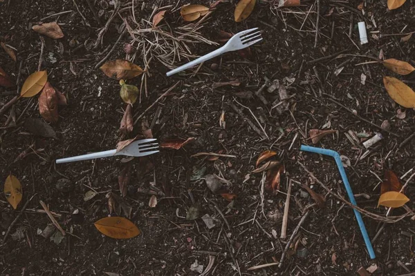 塑料叉子垃圾的性质 — 图库照片