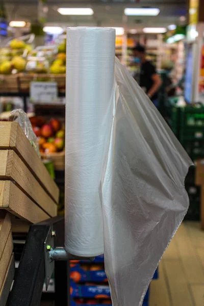 Eine Rolle Nicht Nachhaltiger Polyethylen Tüten Supermarkt Stockbild