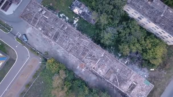 Vieille maison abandonnée Shabby dans la ville 