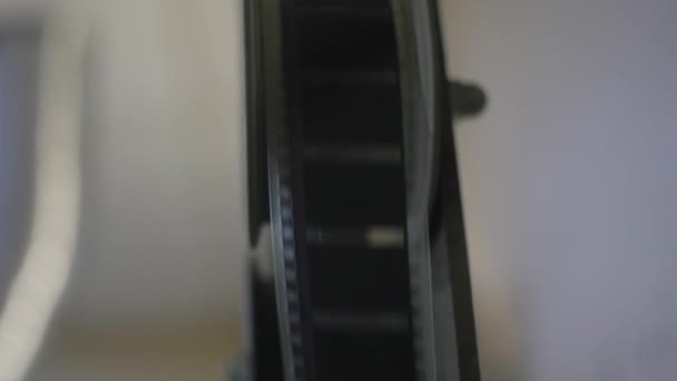 Proces ładowania filmu w cewce — Wideo stockowe